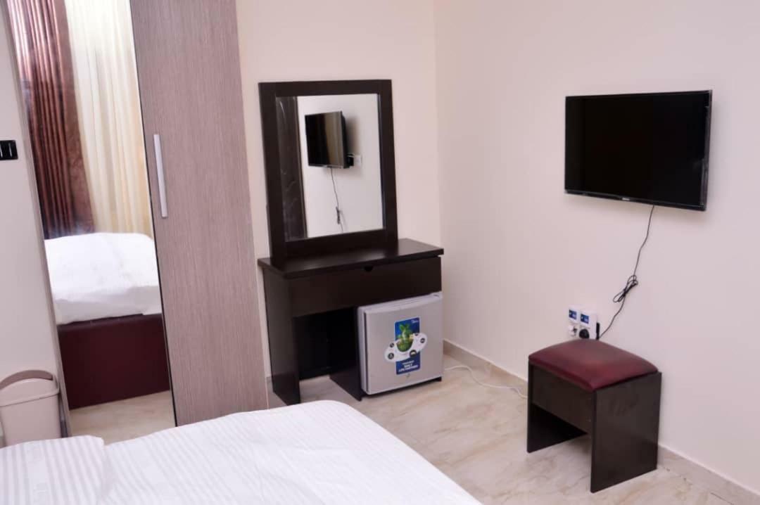 City Nest Hotel Ogombo Dış mekan fotoğraf